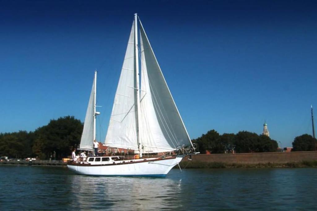 Classic Sailing Ship In Center Of Enkhuizen! מראה חיצוני תמונה