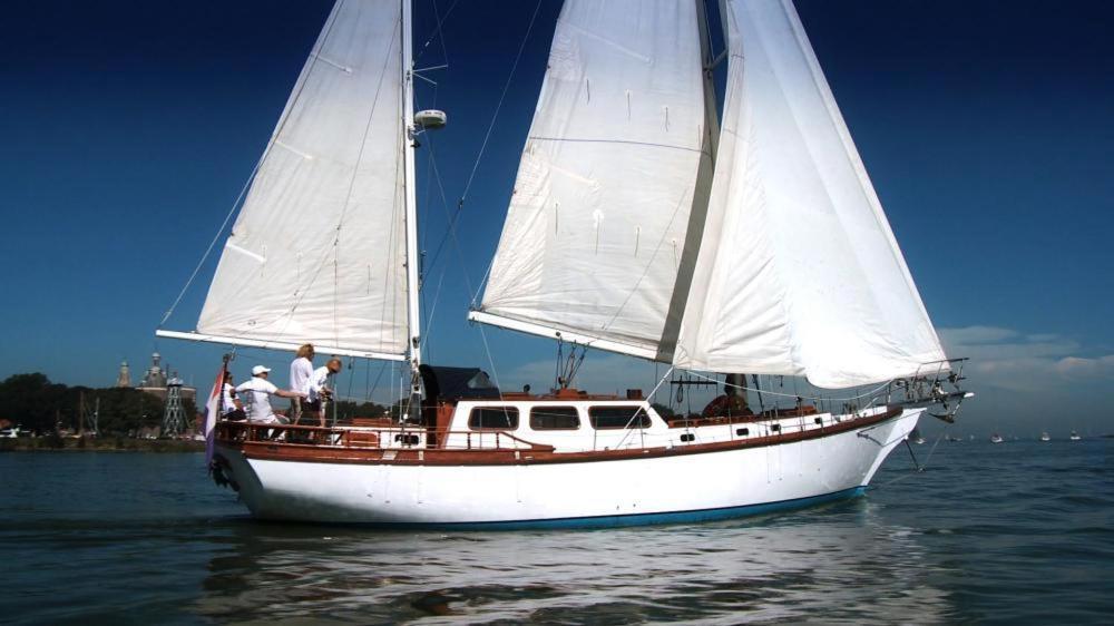 Classic Sailing Ship In Center Of Enkhuizen! מראה חיצוני תמונה